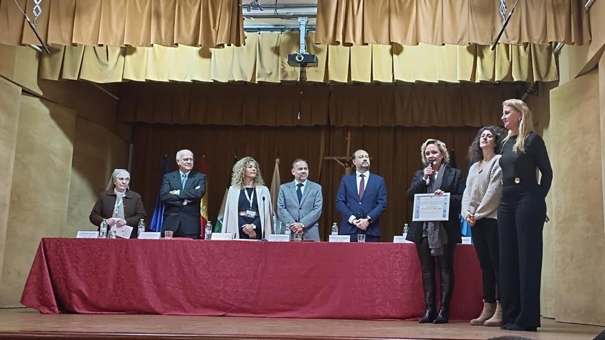 Entrega del reconocimiento al equipo del CEIP la Parra de Almáchar