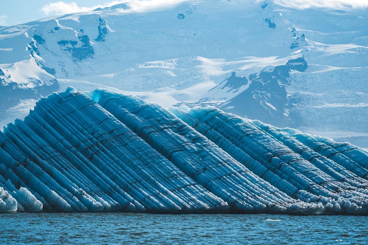 Montañas nevadas en Islandia.