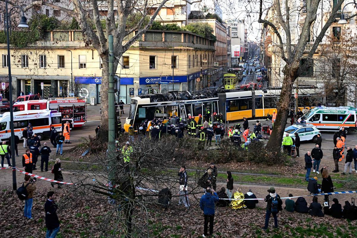 Al menos dos muertos y unos 40 heridos al estrellarse un tranvía contra ...