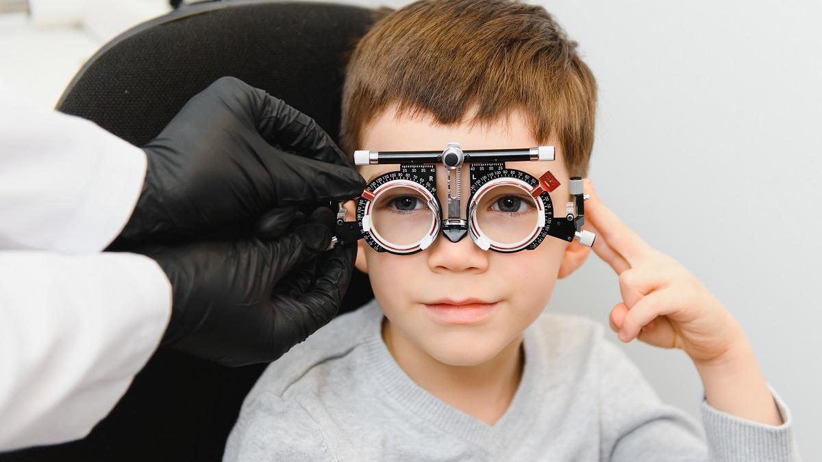 La miopía es la principal causa de deficiencia visual evitable en niños y adolescentes.