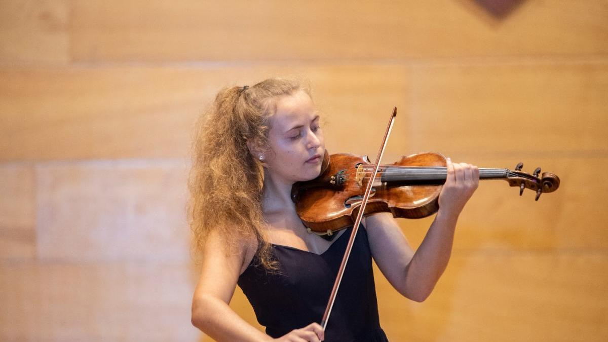 Violinistas de siete países pasan a la semifinal de CullerArts