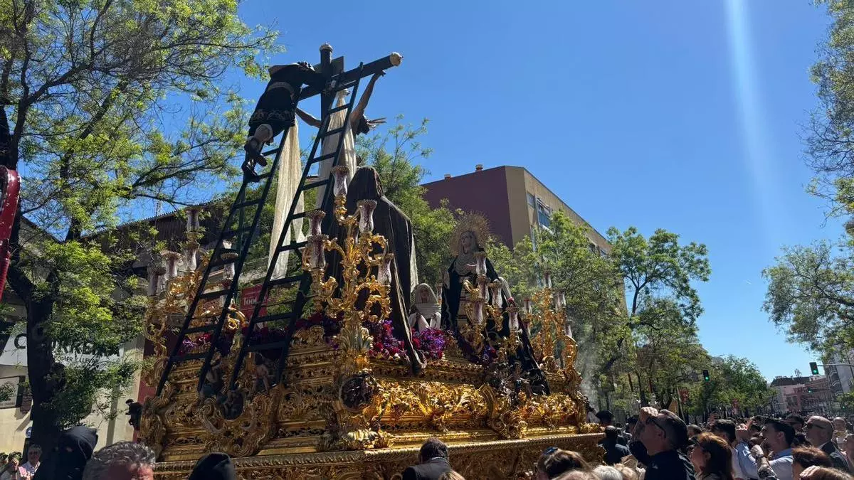 Vídeo |  El Cristo de las Cinco Llagas llega a la Ronda de María Auxiliadora