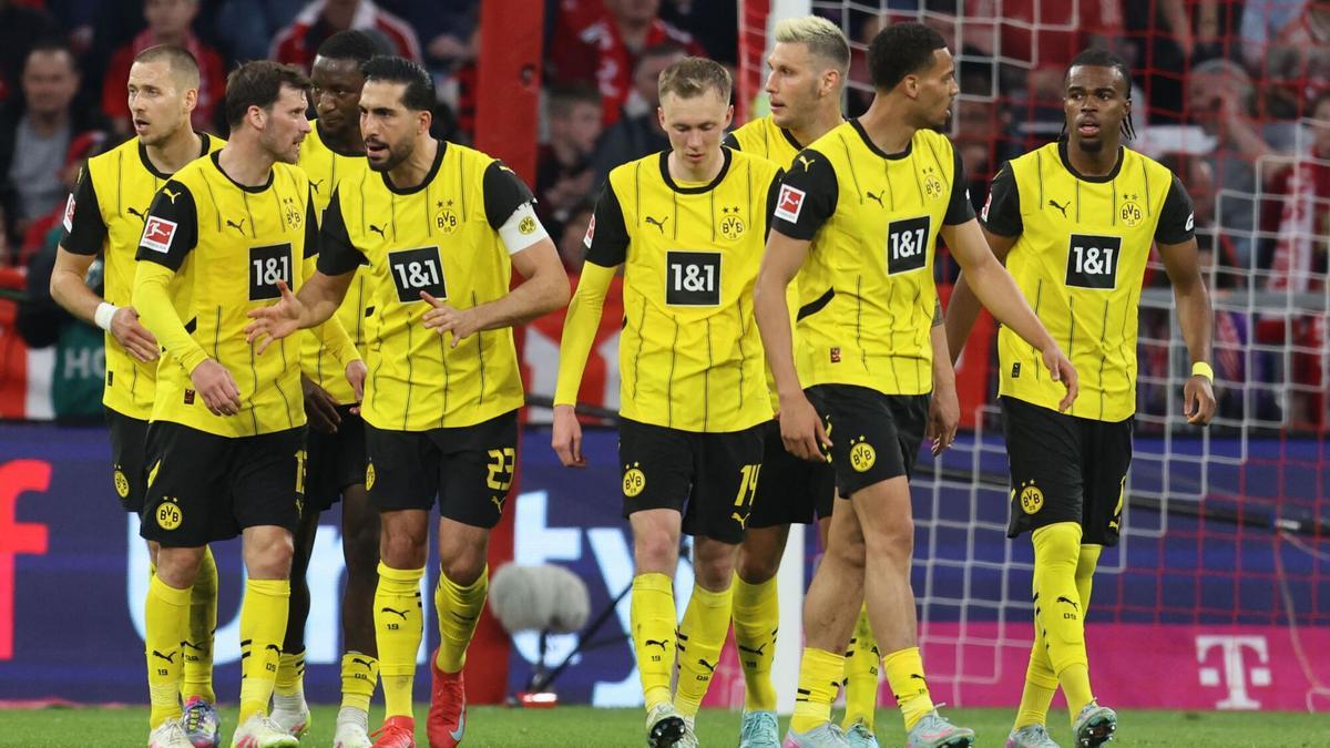 Los jugadores del Dortmund celebran un gol ante el Bayern.