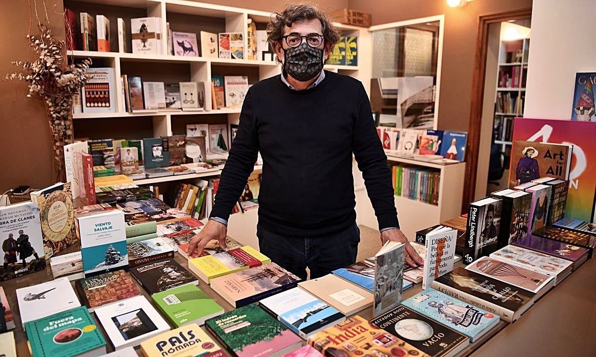 Ramón Domínguez, de la librería Formatos.  | // CARLOS PARDELLAS