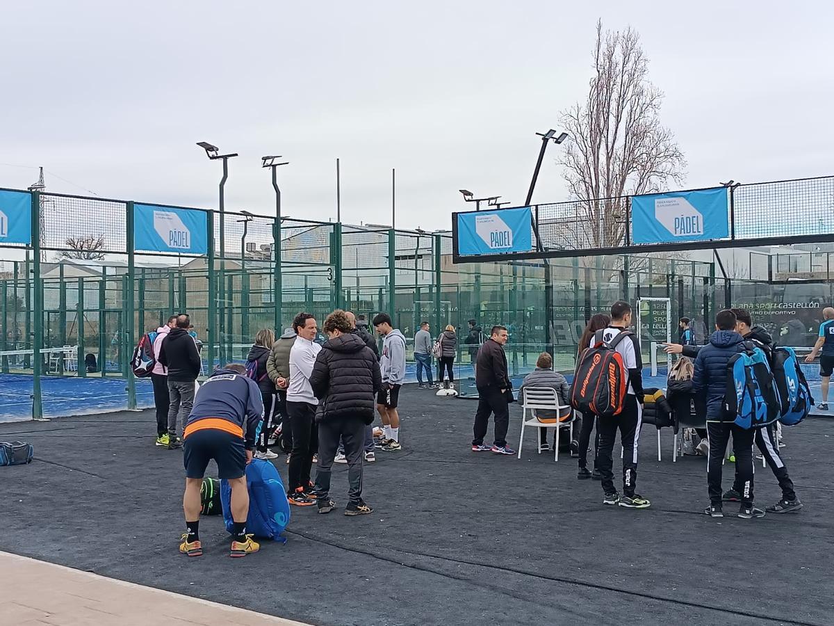 10 pistas de pádel (2 ellas panorámicas) disponibles para alquileres en La Plana Sport Castellón.