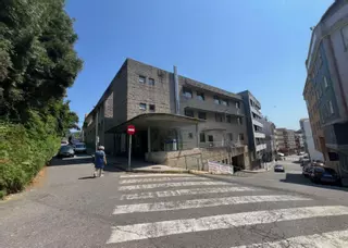 El PAC de Cangas quedó ayer con un médico durante la tarde y empezó solo con dos