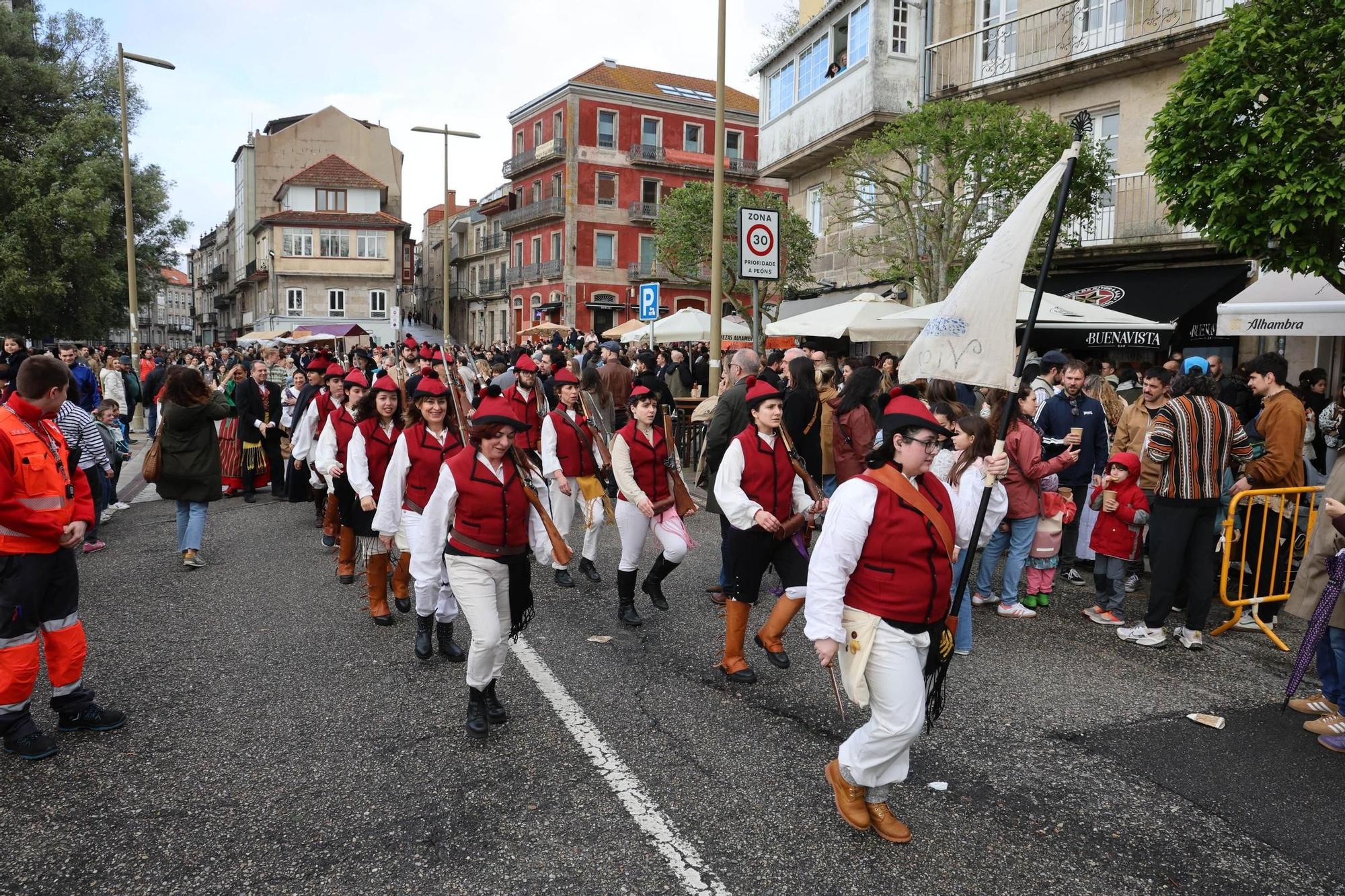 Vigo sale a la calle para 'expulsar' a los franceses: las mejores imágenes de la Reconquista