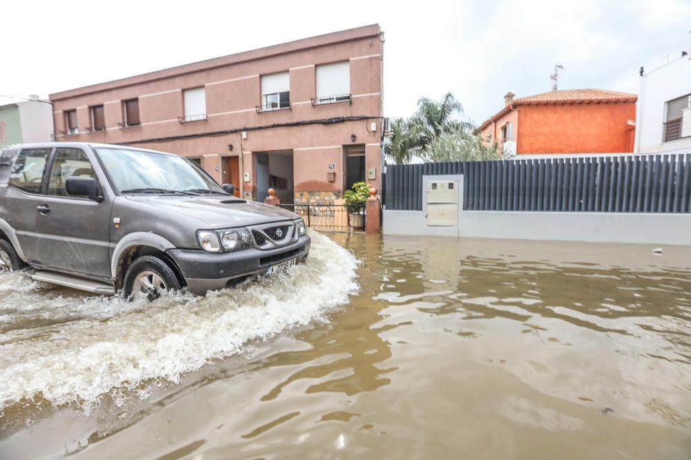 Los vecinos de Molins, devastados por las consecuencias del temporal