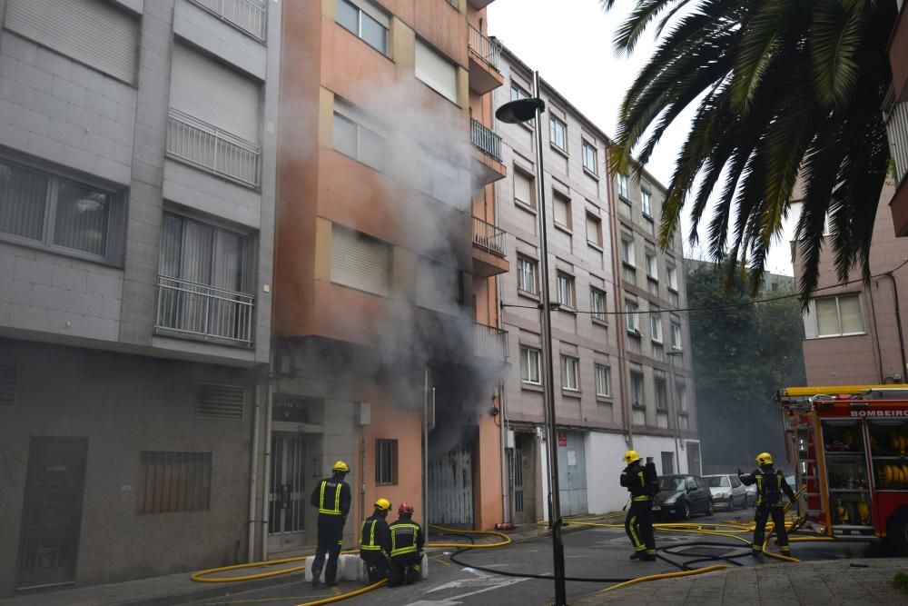 Un incendio obliga a desalojar un edificio