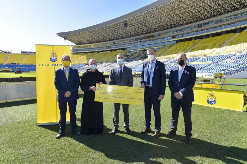 La UDLP realiza una donación de 5000€, alimentos y juguetes a ONGs