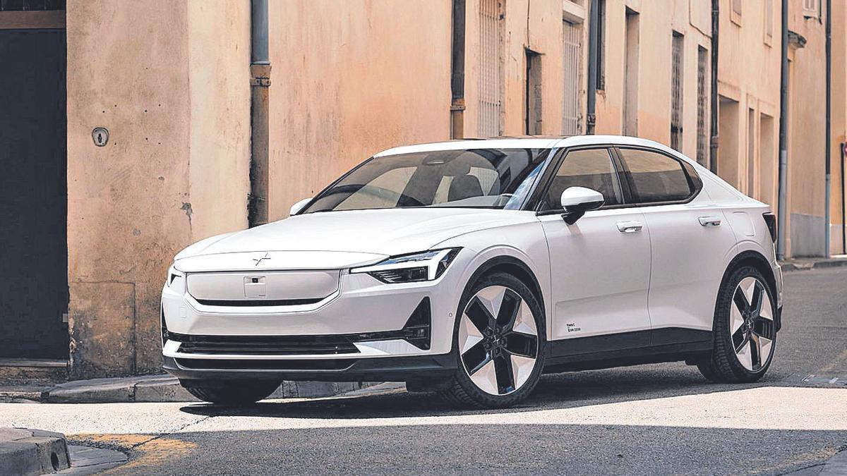 El nuevo Polestar 2 mejora su rango de uso y consumo, bajando además sus tiempos de recarga; ahora la gama empieza por debajo de los 53.000 euros