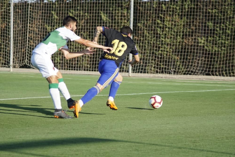 El Elche pierde contra el Cádiz en su primer partido de pretemporada.