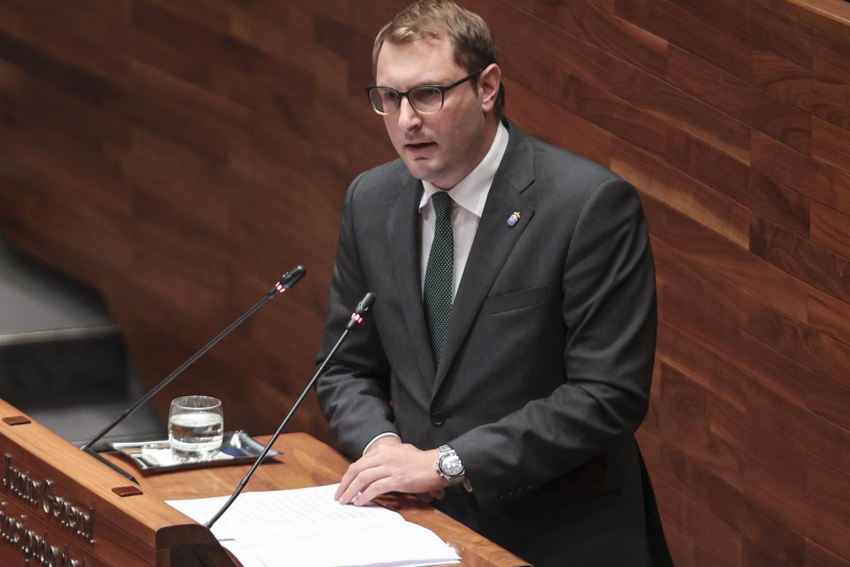Adrián Pumares, en la Junta del Principado