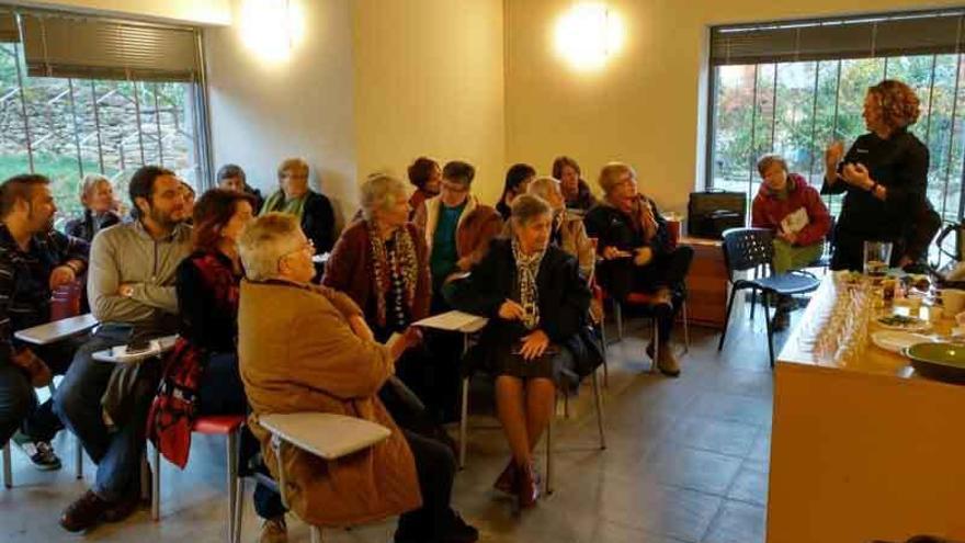 Asistentes al taller celebrado en el Centro de Interpretación de la Miel.