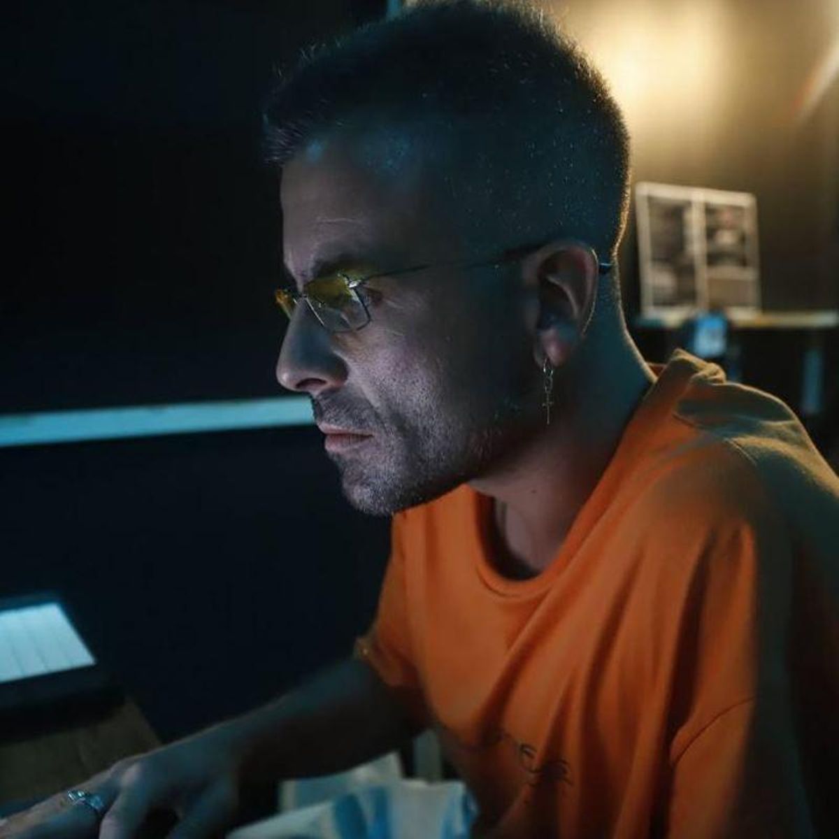 Dj Godzi utiliza su ordenador