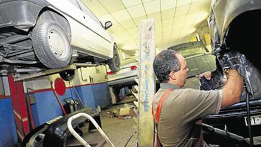 Talleres ilegales reparan una de cada cinco averías de coche en Castellón