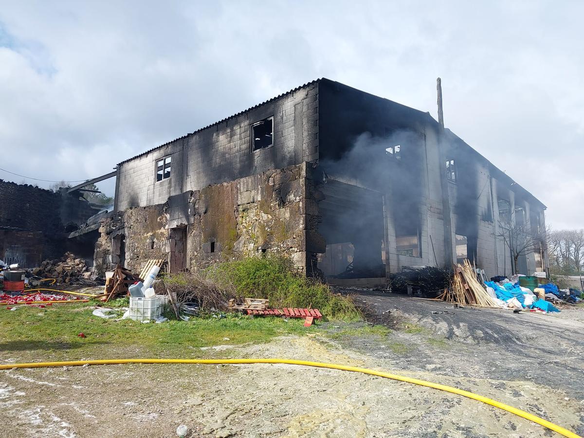 Estado en el que quedó la fábrica tras el incendio.