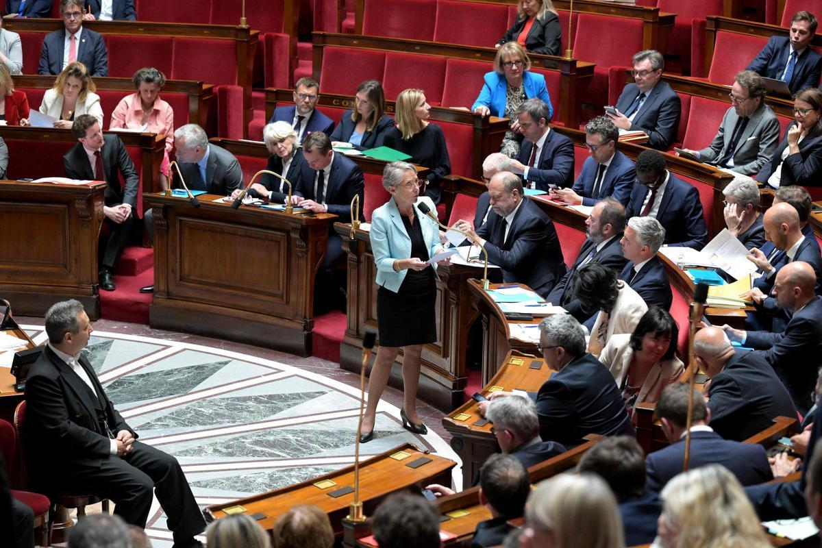 La primera ministra francesa, Elisabeth Borne, este martes durante la sesión de control al Gobierno en la Asamblea Nacional. La primera ministra francesa, Elisabeth Borne, este martes durante la sesión de control al Gobierno en la Asamblea Nacional.