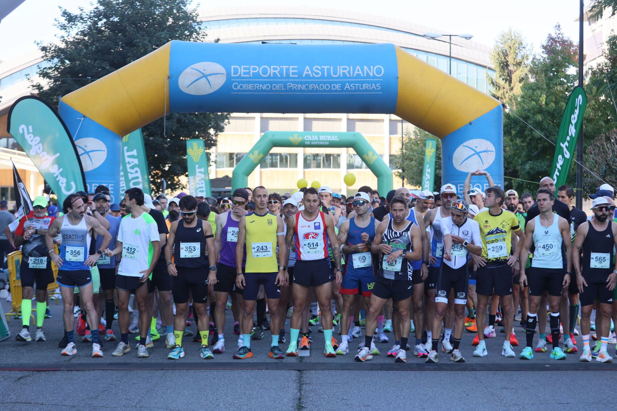 Marco García y Lola Pérez reinan en una media maratón “de récord” en Oviedo