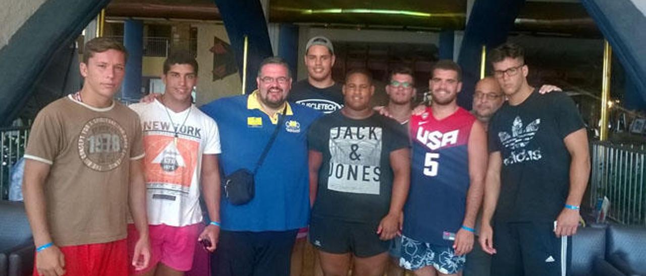 Varios de los seleccionados cadetes de Gran Canaria durante su estancia en el Gloria Palace de Amadores.