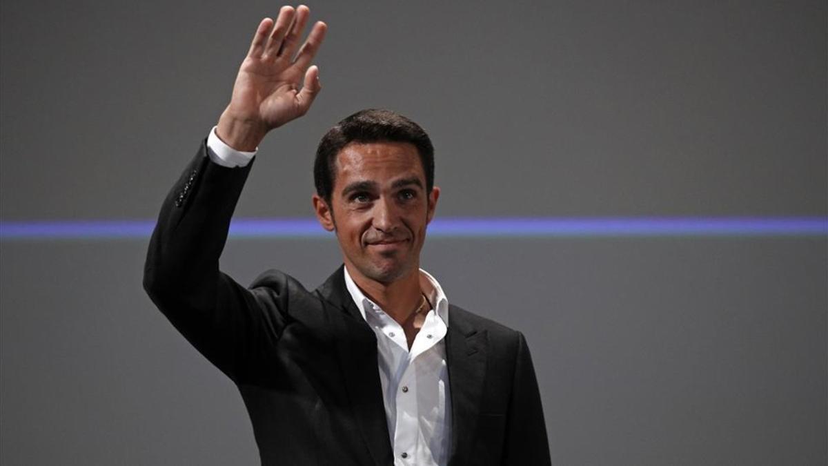Alberto Contador fue ovacionado en la presentación del Tour 2018