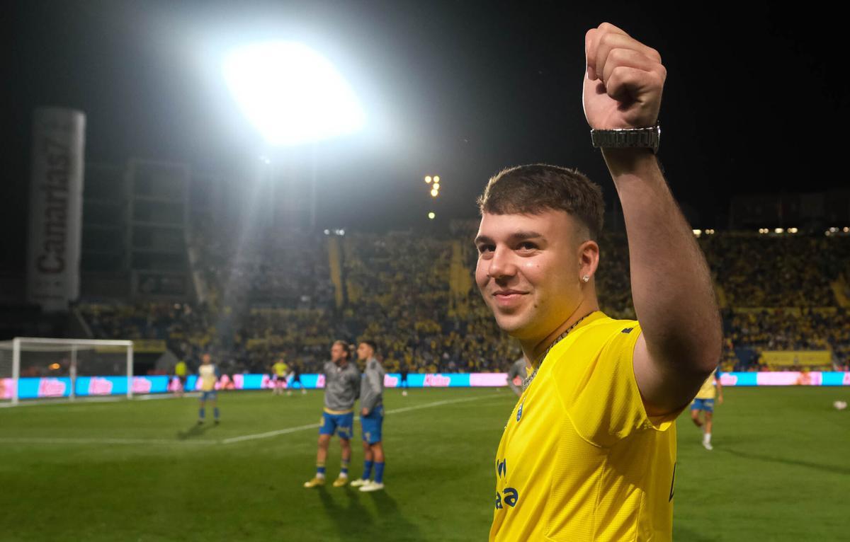 Quevedo, durante el saque de honor del derbi canario el pasado sábado.