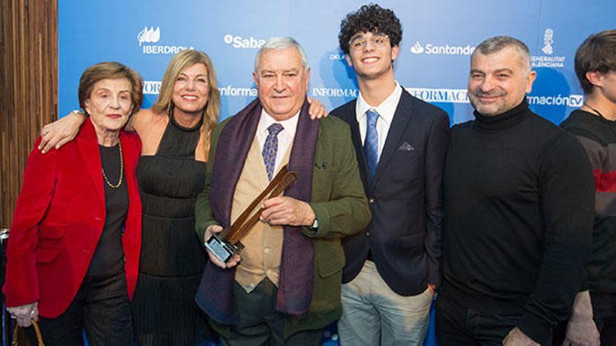 Mari Carmen García, madre del cineasta Jorge Torregrossa; Natalia Sánchez- Moraleda, cuñada y encargada de recoger el premio; Pepe Torregrossa, padre; Jaime Torregrossa, sobrino, y Mario Attard, amigo de la familia.