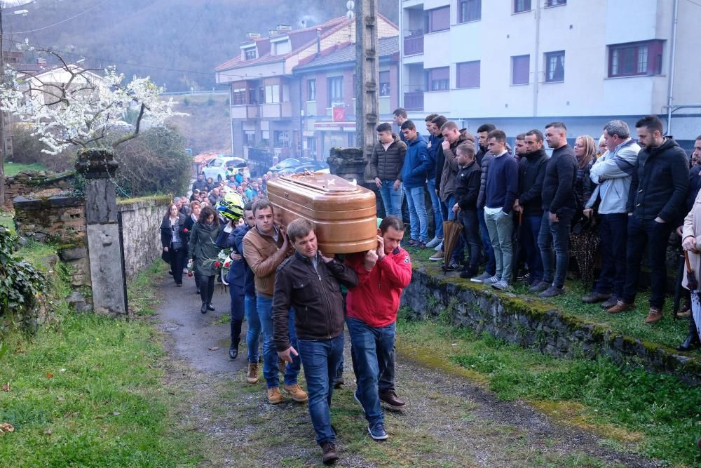 Funeral en Cabañaquinta por Enol Megido