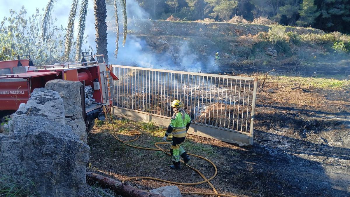 Parcela donde una quema mal apagada ha provocado el incendio en les Valletes de Gallo