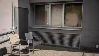 Los operarios ya trabajan en la planta baja de la residencia DomusVi afectada por el incendio