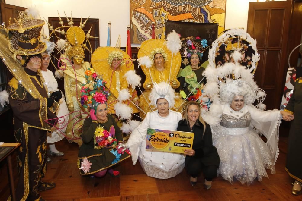 La villa celebra en un mismo día el desfile de comparsas, el concurso de disfraces y la quema del Meco.