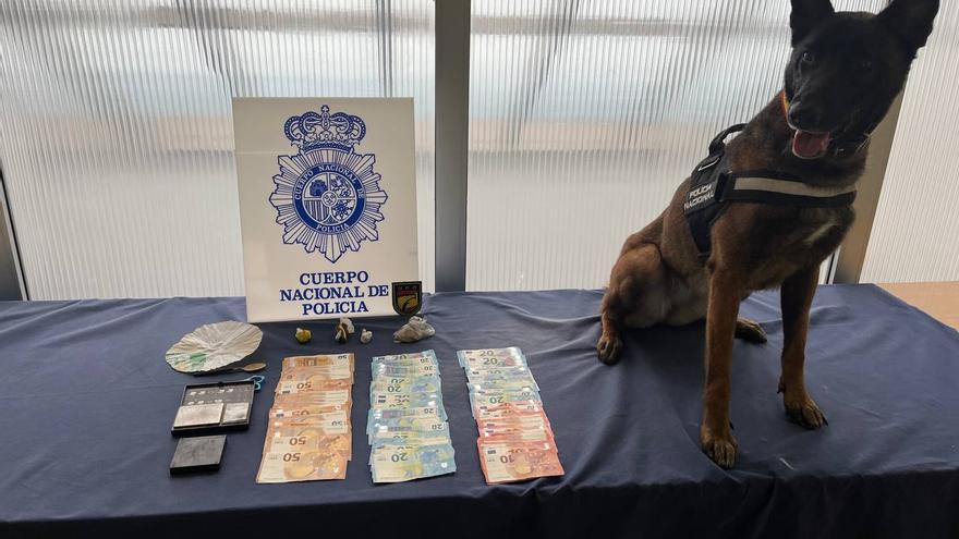 Detenidos dos hombres de 59 y 55 años en A Coruña por vender heroína