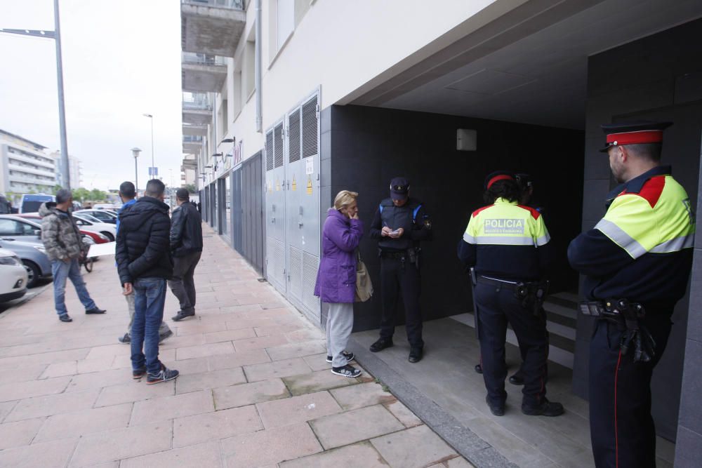 Operació policial en un bloc ocupat a Calonge