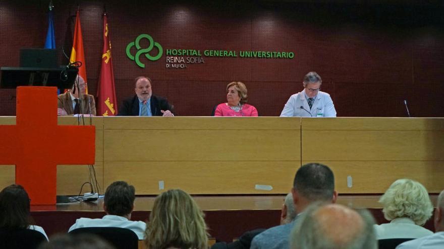 El Reina Sofía fue escenario ayer de la charla sobre el virus.