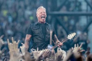 Metallica canta en su concierto de Madrid, yo soy español, al proclamarse España campeona de la Eurocopa