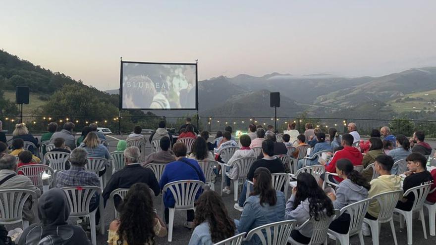 L&#039;axenda artística asitia nos pueblos d&#039;Asturies: del Prestoso Fest a les &quot;Poesías en las huertas&quot;