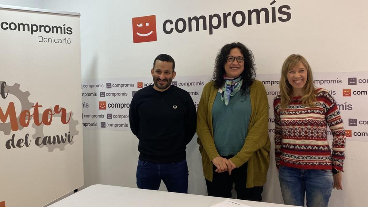 Vicent Marzà y Marta Escudero, junto a la nueva candidata a la alcaldía de Compromís en Benicarló, Nuria Isern.