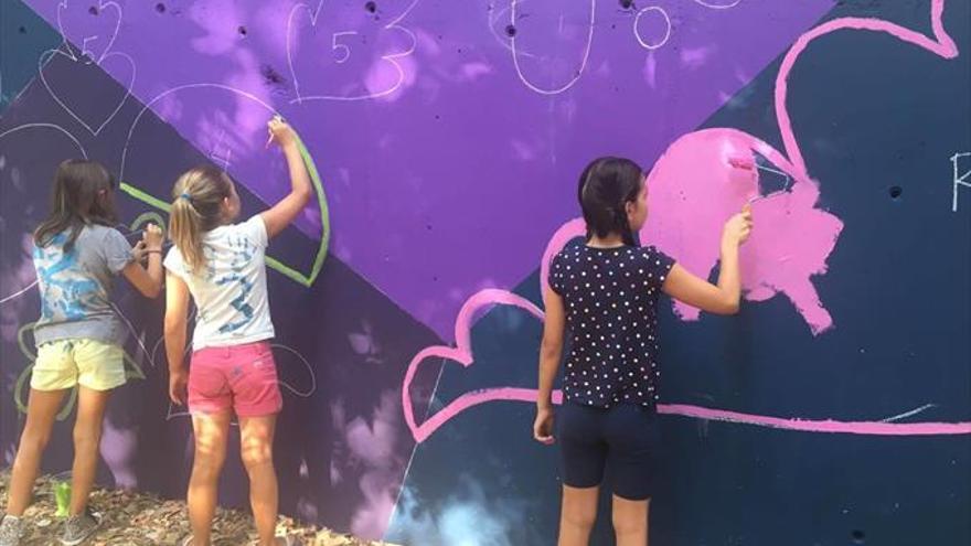 Mural infantil junto al parque