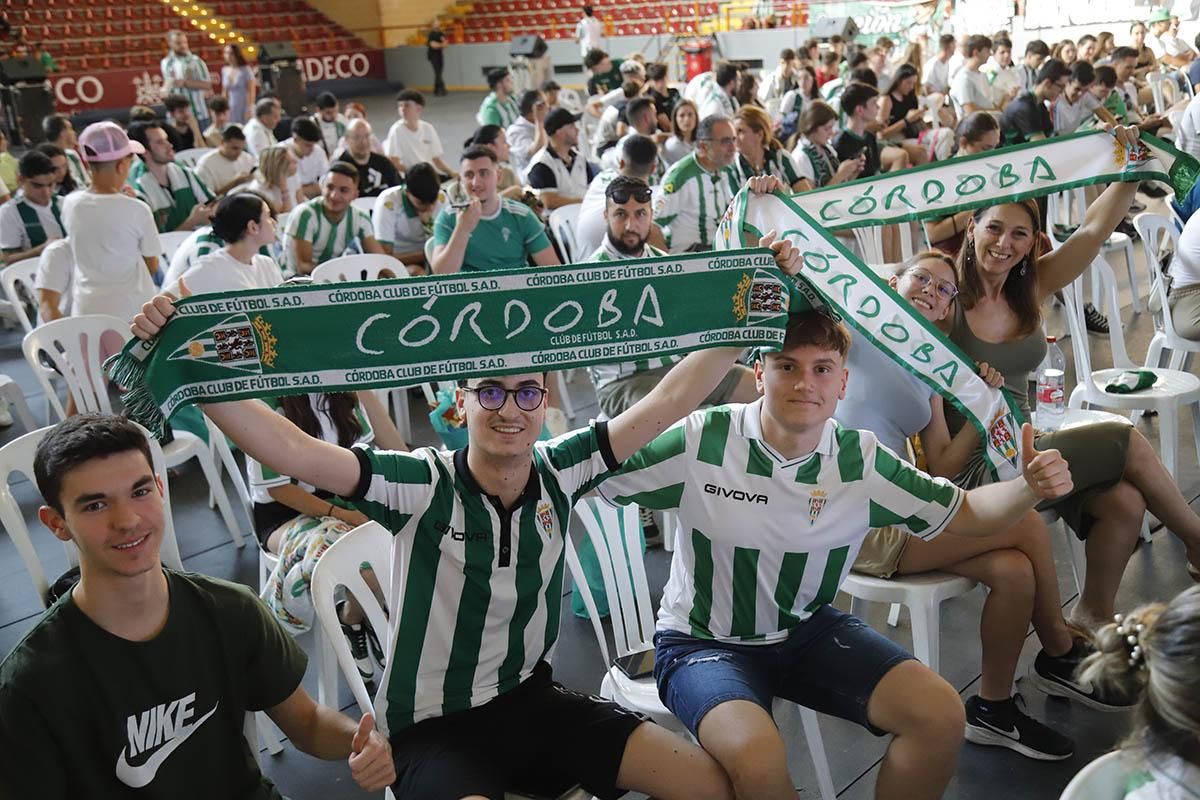 Play off de ascenso | La afición cordobesista en Vista Alegre, en imágenes