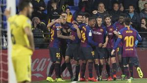 lmendiola47610562 barcelona forward luis suarez celebrates with teammates afte190402234832