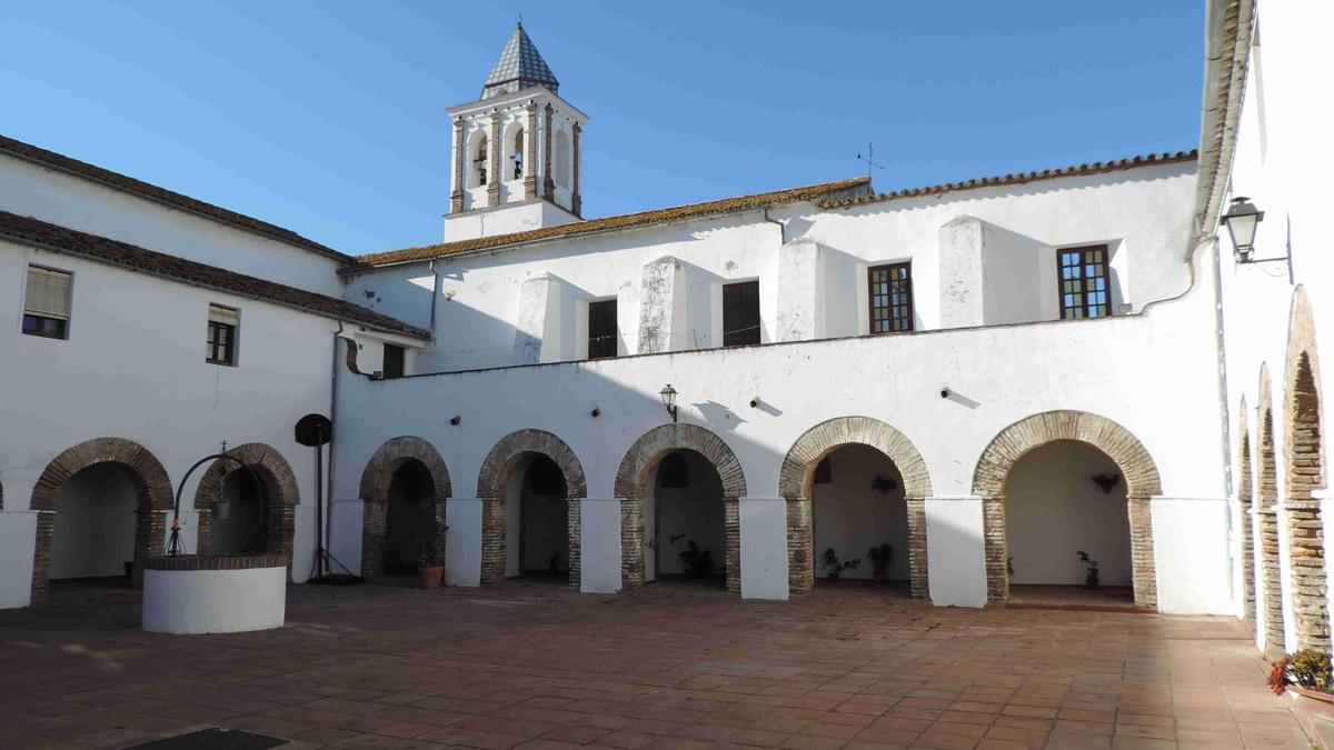 El patio interior de la iglesia de Alcalá de los Gazules