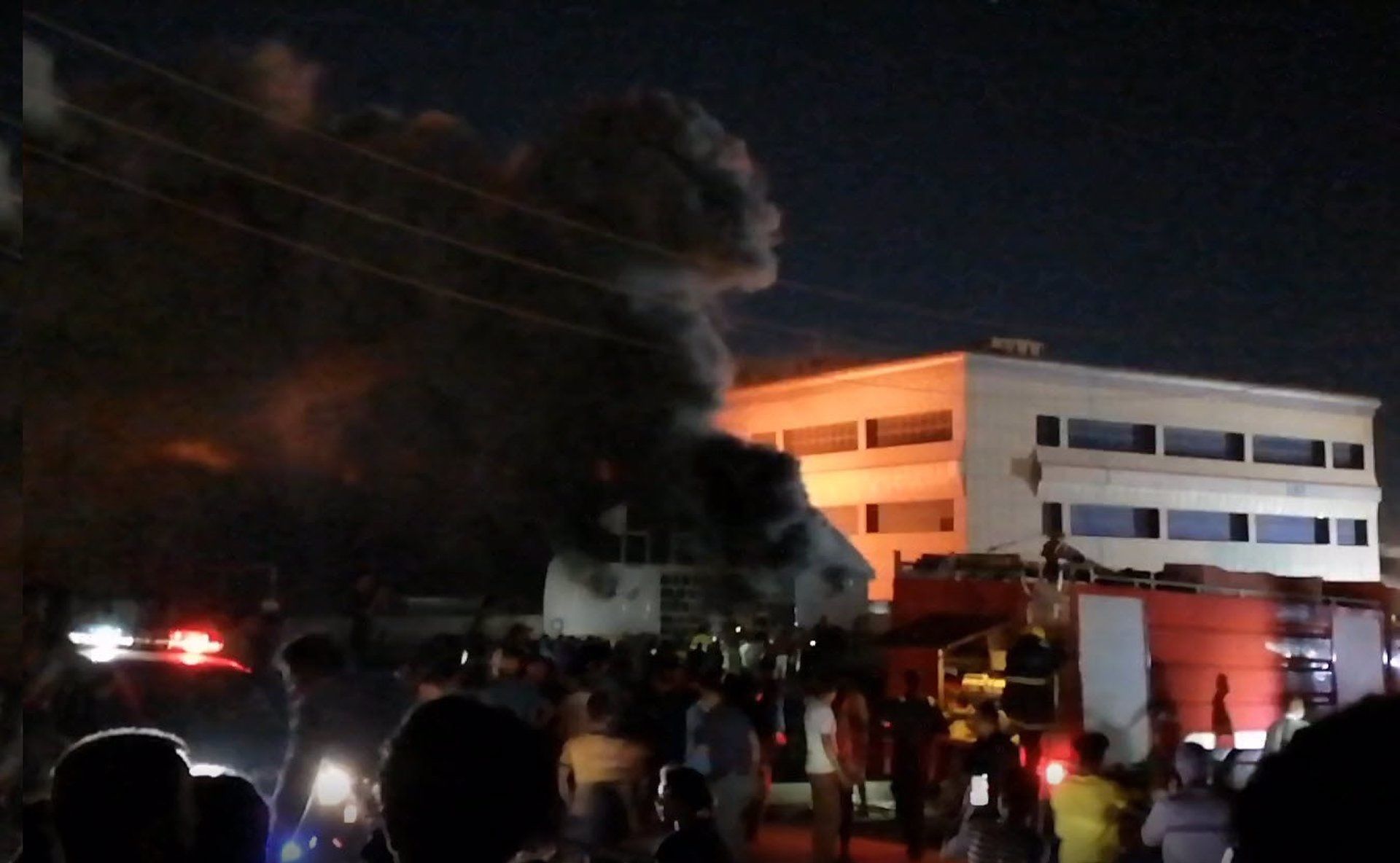 Incendio en el Hospital Universitario de Al Huseín, en Nasiriya, Irak.