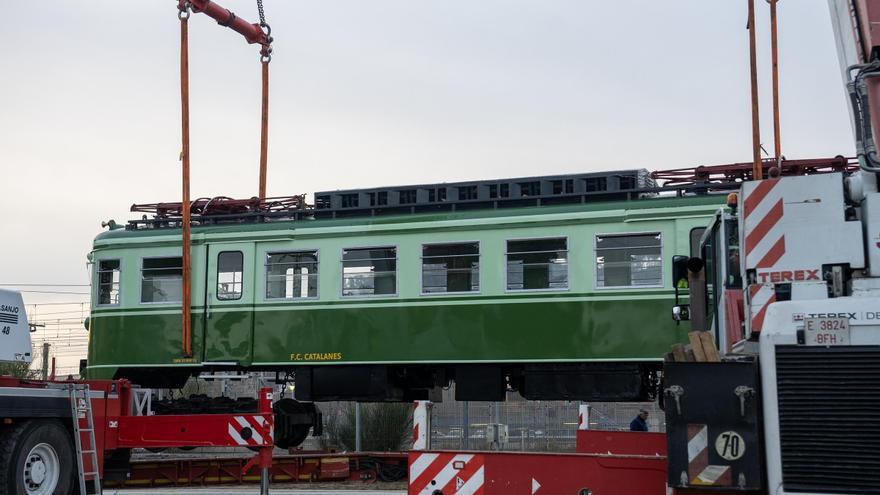 Ferrocarrils restaura un tren icònic de la línia de Manresa a Barcelona