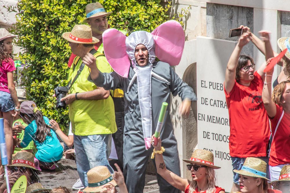 Los catralenses y muchos vecinos de la Vega Baja estallan en alegría y fiesta para iniciar las celebraciones de San Juan con el chupinazo