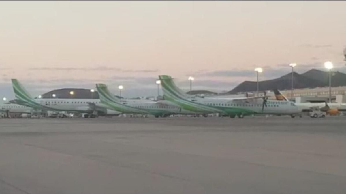 Aviones de Binter en el aeropuerto de Gran Canaria.