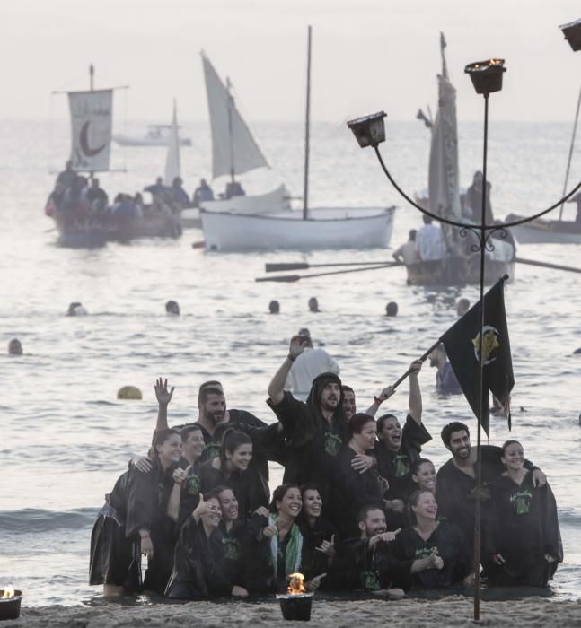 El Desembarco al amanecer da inicio a los Moros y Cristianos de El Campello