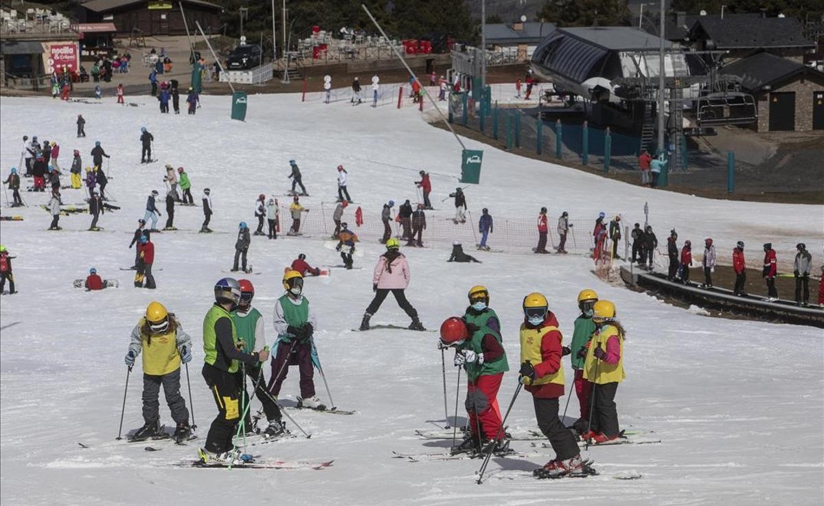 Esquiadores en La Masella, en los días previos al primer fin de semana sin restricciones comarcales.