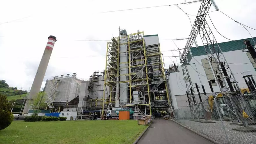 Hunosa recibe el permiso provisional para que la térmica de La Pereda, en Mieres, pueda conectarse a la red eléctrica