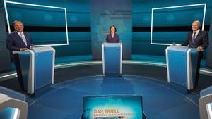 Armin Laschet, Annalena Baerbock y Olaf Scholz, durante el primer debate televisado la noche del domingo, en Berlín.