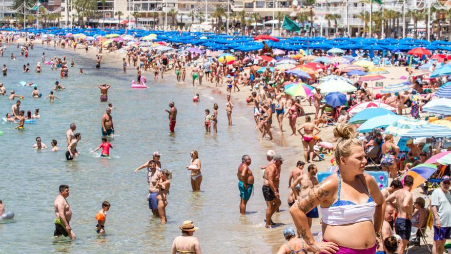 Rescatan a dos bañistas con síntomas de ahogamiento en playas de Alicante